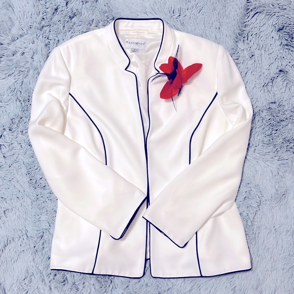 Ladies dress jacket; great condition!